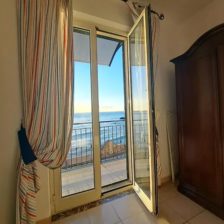 Alojamento de Acomodação e Pequeno-almoço Miramare Giardini Naxos