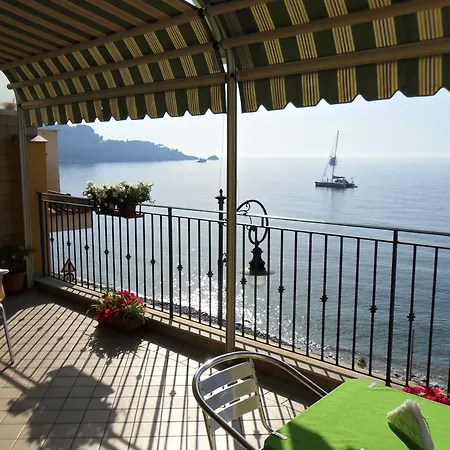 Alojamento de Acomodação e Pequeno-almoço Miramare Giardini Naxos