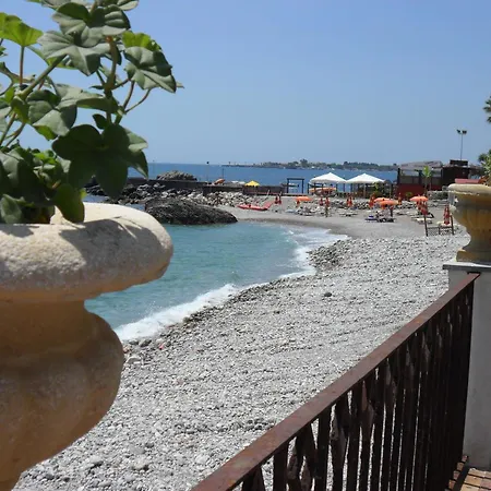 Miramare Giardini-Naxos